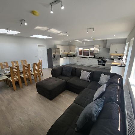 High Spec Large 6 Bedroom House! Кінгстон-на-Темзі Екстер'єр фото